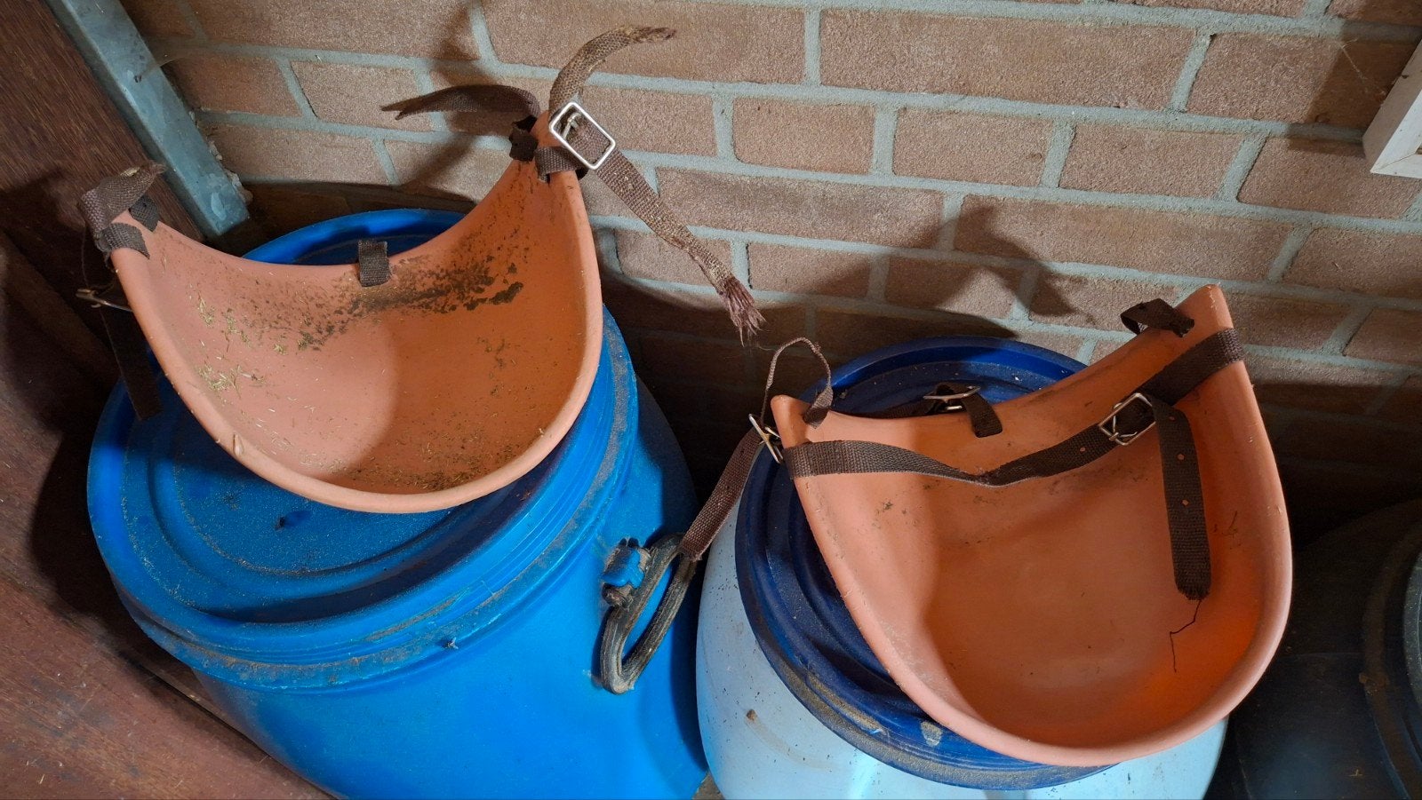 2 anti deken bijters., Dieren en Toebehoren, Ophalen of Verzenden, Gebruikt