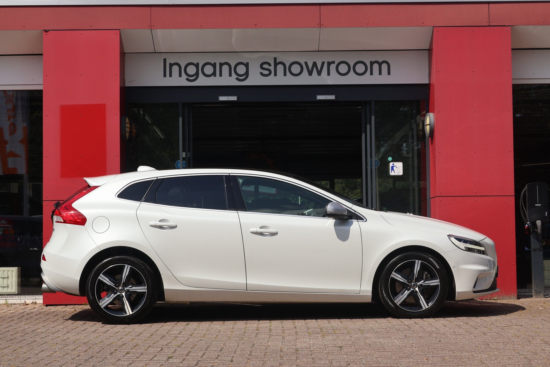 Volvo V40 1.5 T3 150pk Automaat Sport | Origineel NL | R-Des, 4 cilinders, 700 kg, Wit, Bedrijf