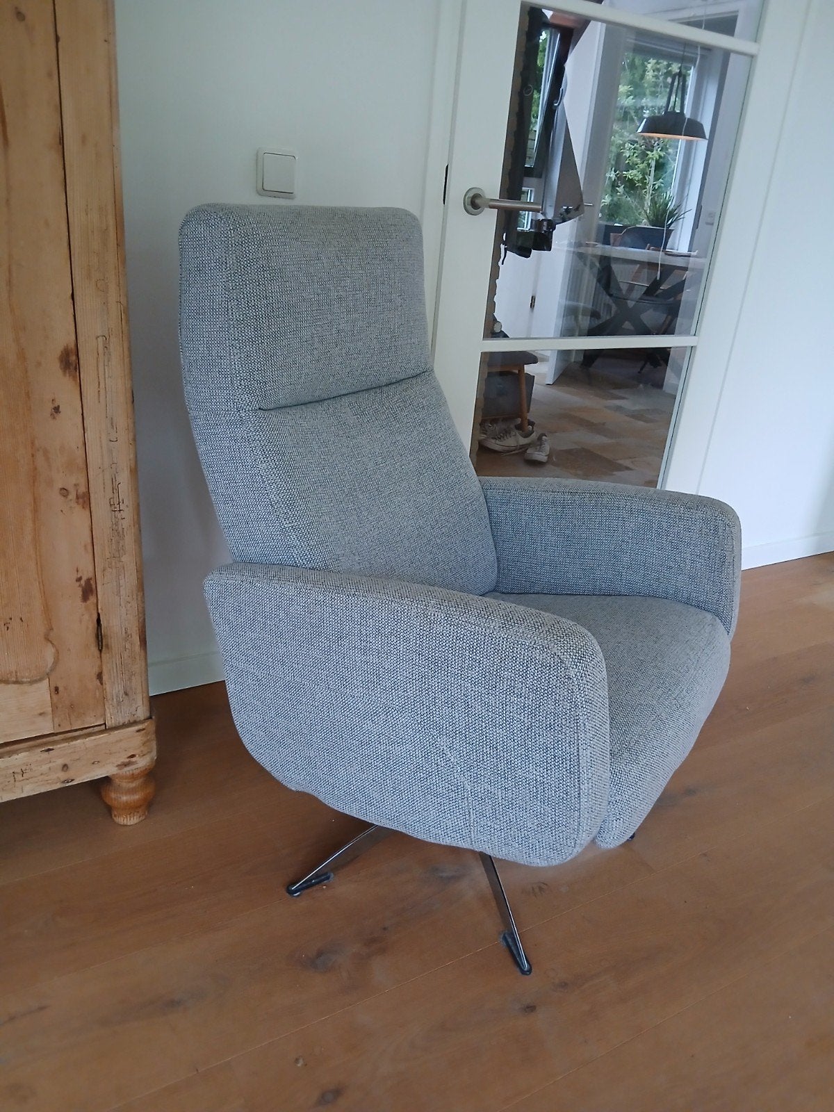 Draaibare, verstelbare fauteuil, Ophalen, 75 tot 100 cm, Zo goed als nieuw, Stof