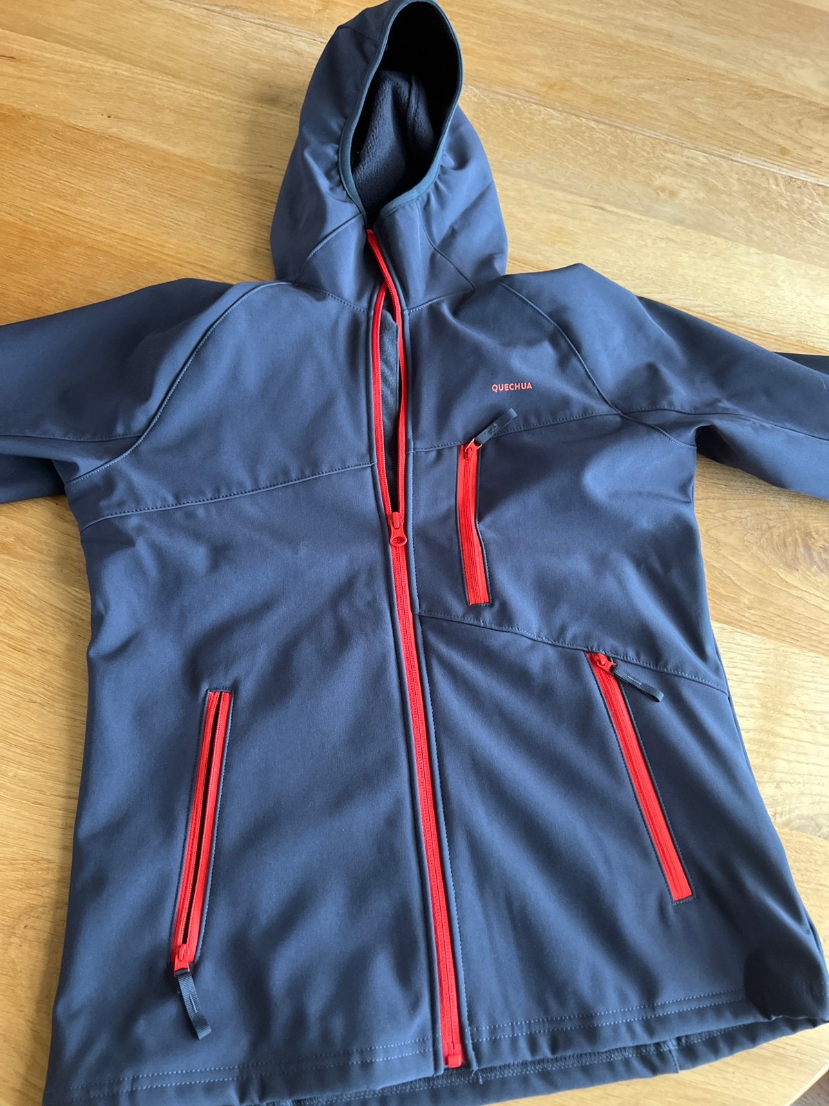 Quechua Softshell Jas - Donkerblauw/Rood - Maat 151-160 cm, Kinderen en Baby's, Kinderkleding | Maat 158, Ophalen of Verzenden