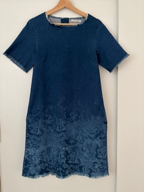 Please spijkerjurk maat M, Kleding | Dames, Maat 38/40 (M), Please, Zo goed als nieuw, Knielengte