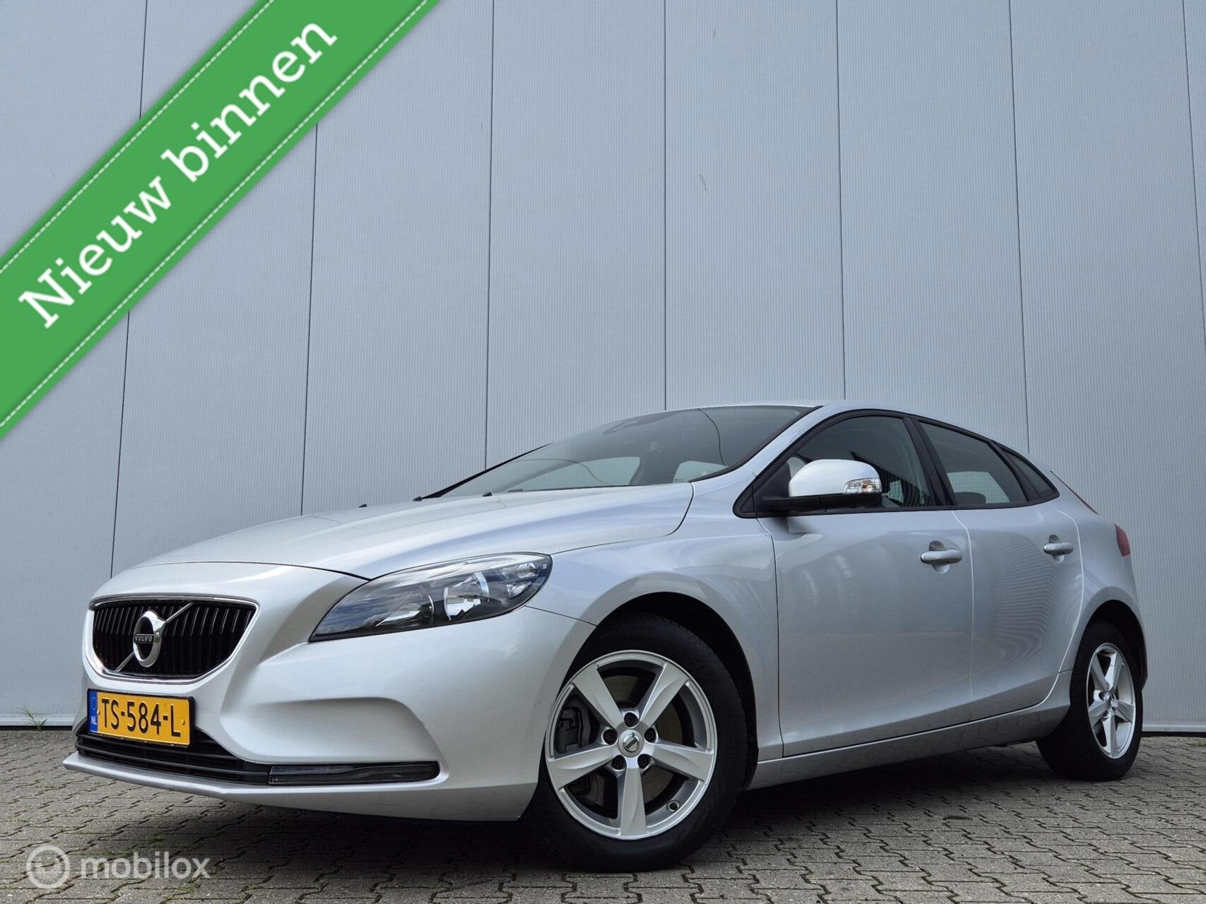 VOLVO V40 1.5 T2 EDITION AUTOMAAT/LED/NAVI/BLUETOOTH/CRUISE/, Auto's, Euro 6, 700 kg, 122 pk, Origineel Nederlands