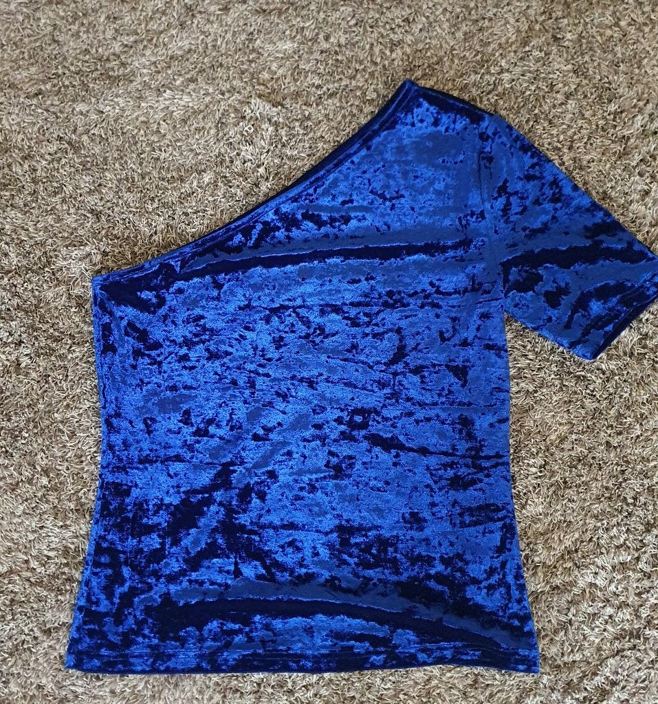 Rut & Circle Velvet One Shoulder Top – Blauw (L), Kleding | Dames, Tops, Ophalen of Verzenden, Zo goed als nieuw, Blauw, Zonder mouw