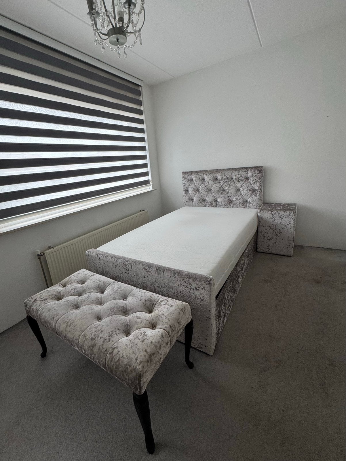 Luxe handgemaakt opbergbed 120x200 + matras + hocker + poef, Ophalen, Zo goed als nieuw, Twijfelaar, 120 cm