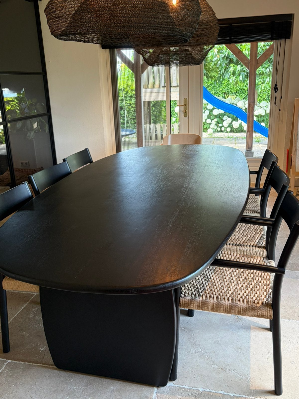 Prachtige zwarte ovale eettafel + 8 eetstoelen, Huis en Inrichting, 100 tot 150 cm, 200 cm of meer, Ophalen of Verzenden, Zo goed als nieuw