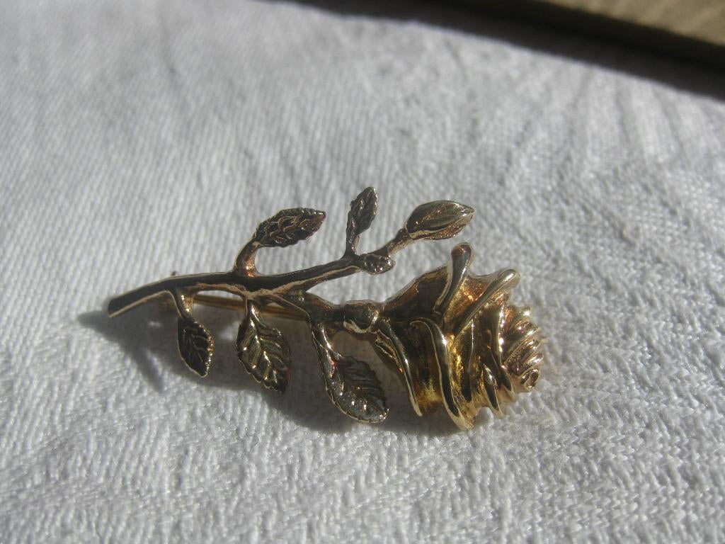 Zilveren broche. Roosje. Verguld., Sieraden, Tassen en Uiterlijk, Antieke sieraden, Ophalen of Verzenden, Zilver, Broche, Verguld