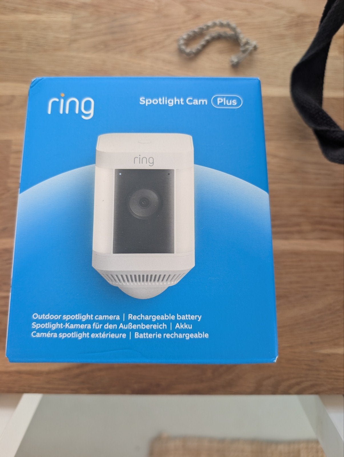 Ring Spotlight Cam Plus - Buitenbeveiligingscamera, Ophalen of Verzenden, Nieuw, Buitencamera