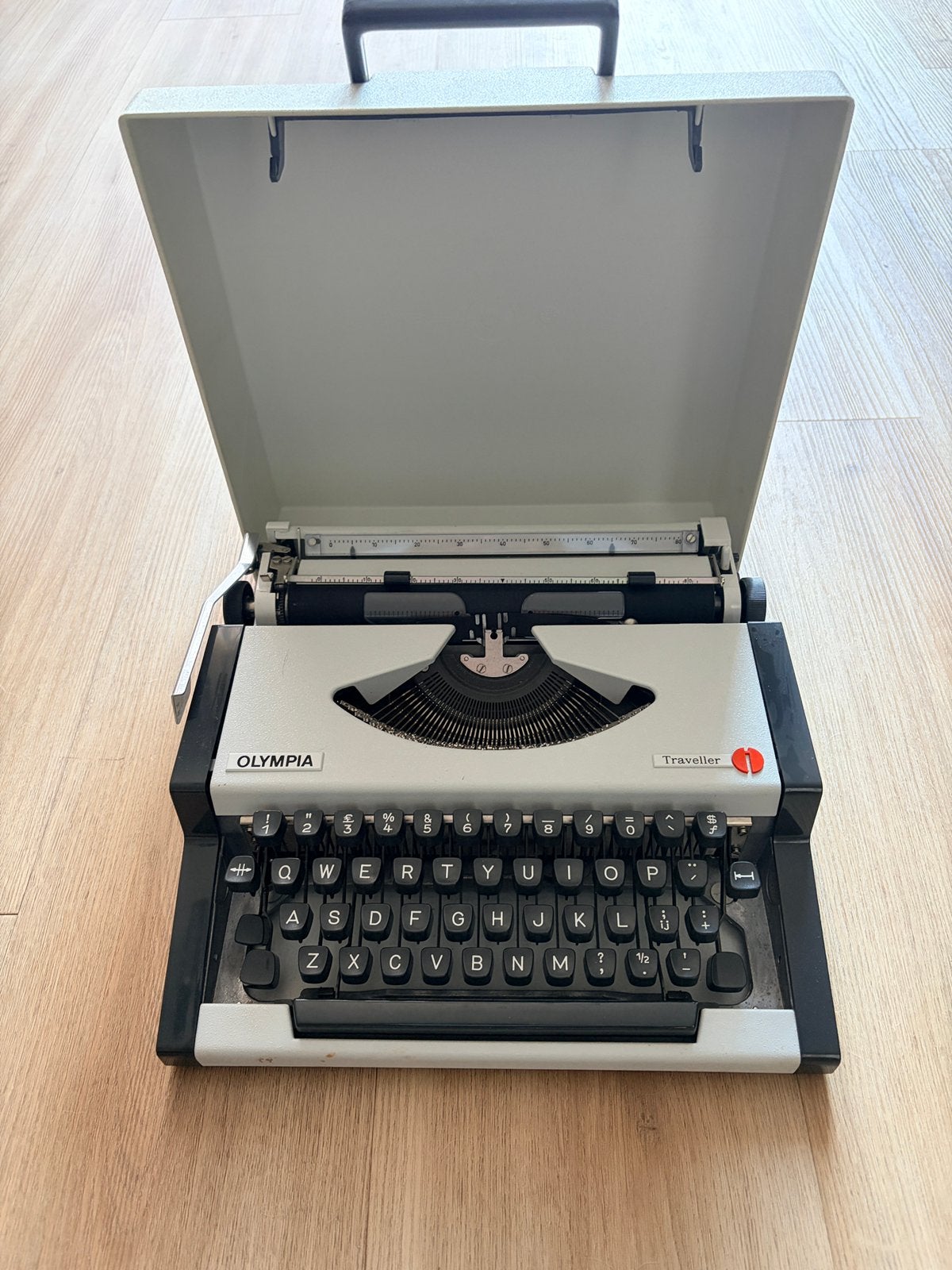 Olympia Traveler typemachine, Ophalen, Gebruikt