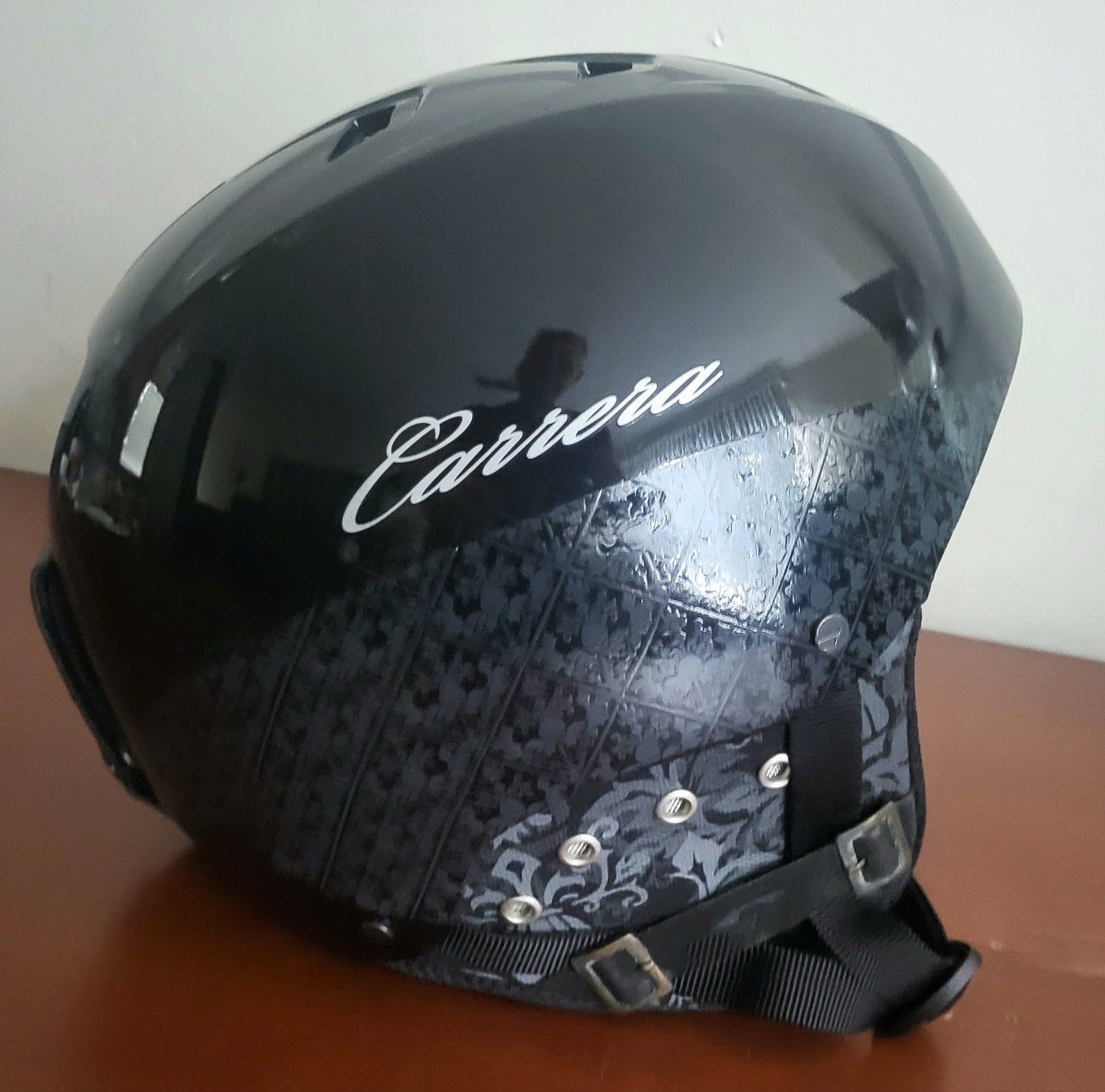 Carrera skihelm - Zwart met patroon - Maat 56, Overige merken, Gebruikt, Overige typen, Ophalen of Verzenden