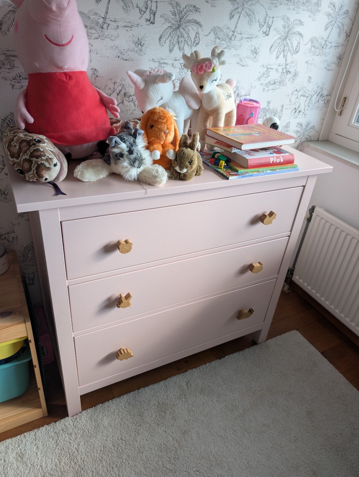 IKEA Hemnes ladekast zachtroze met bosdierknoppen, Ophalen, Gebruikt, 100 tot 150 cm, 100 tot 150 cm