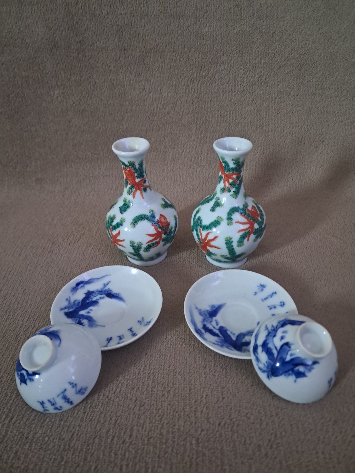 Stel miniatuur chinees porseleinen vaasjes en kop en schotel, Ophalen of Verzenden