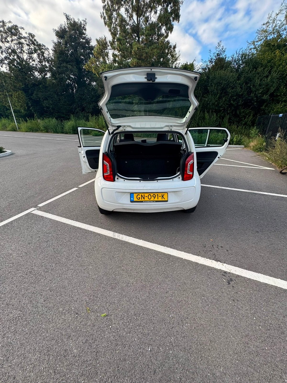 Volkswagen up! 1.0 44KW/60PK 3-DRS 2015 Wit, Voorwielaandrijving, Stof, 840 kg, 4 stoelen