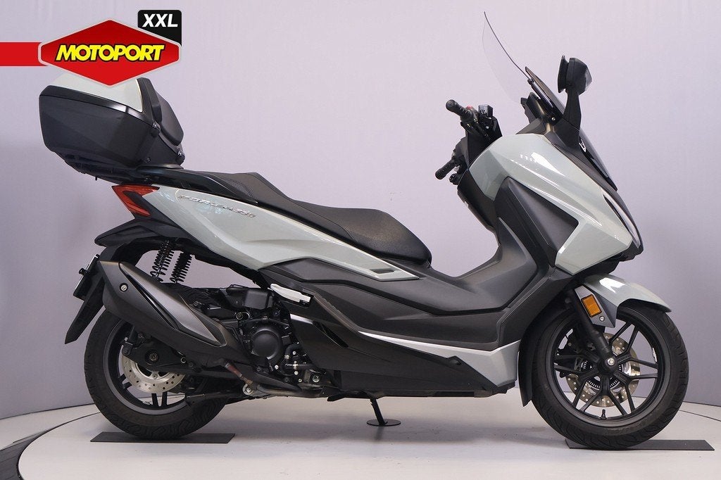 Honda FORZA 350 (bj 2024), Motoren, Motoren | Honda, Scooter, Honda Motor Europe Ltd, Bedrijf, Customer.service@honda-eu.com