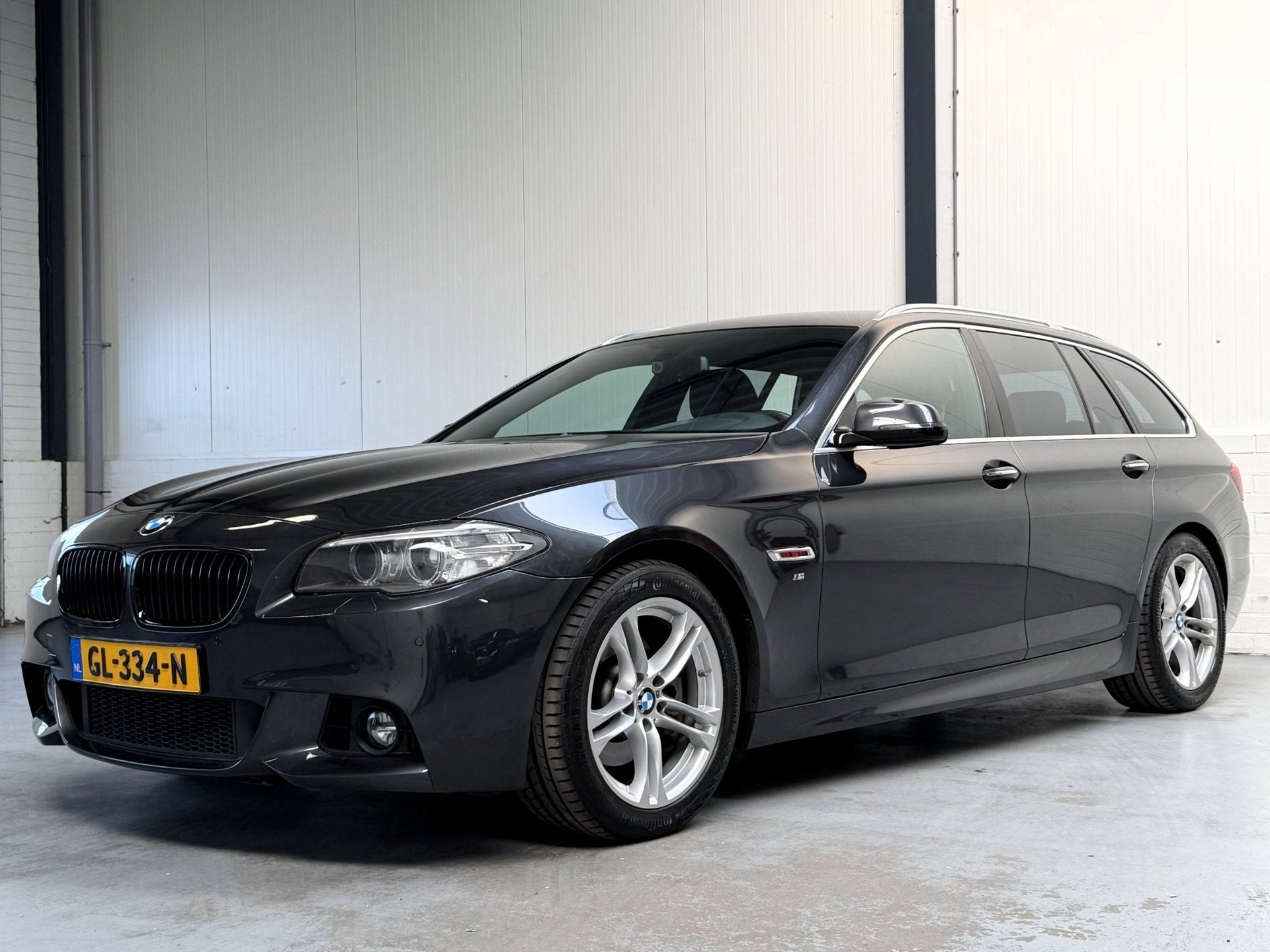 BMW 5-serie Touring 520i M-Sport|Trekhaak|Org NL, Automaat, Gebruikt, Euro 6, 4 cilinders