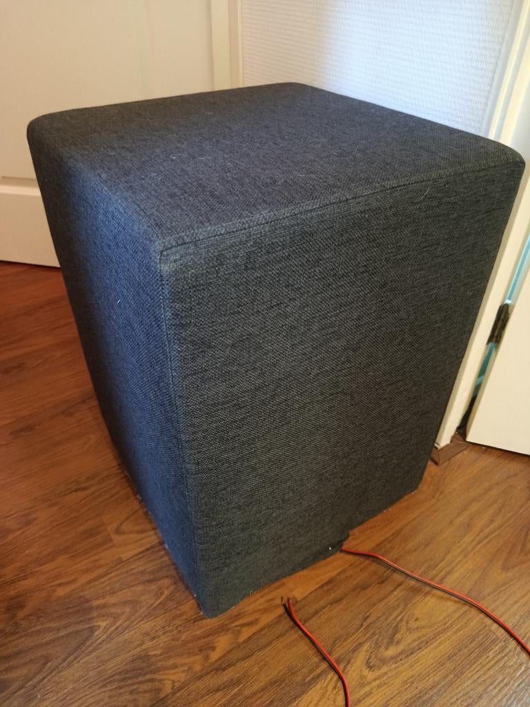 Subwoofer/voetenbankje, Ophalen of Verzenden, Gebruikt, Subwoofer