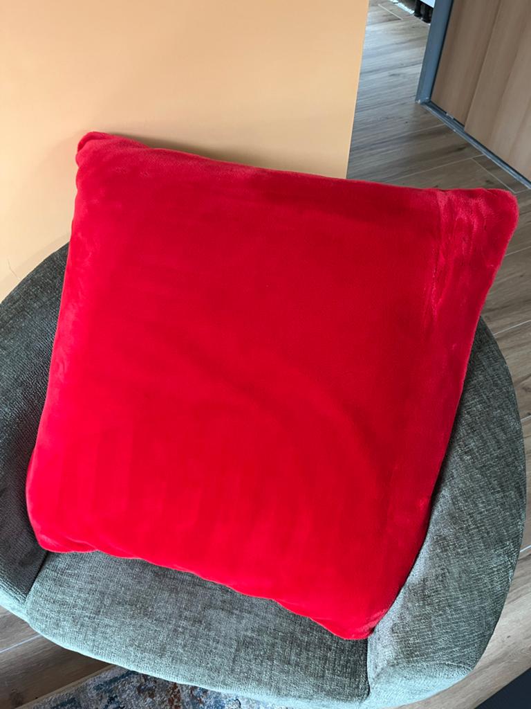 Groot zacht rood kussen 60x60 - IKEA, Ophalen, Zo goed als nieuw, Rood, Vierkant