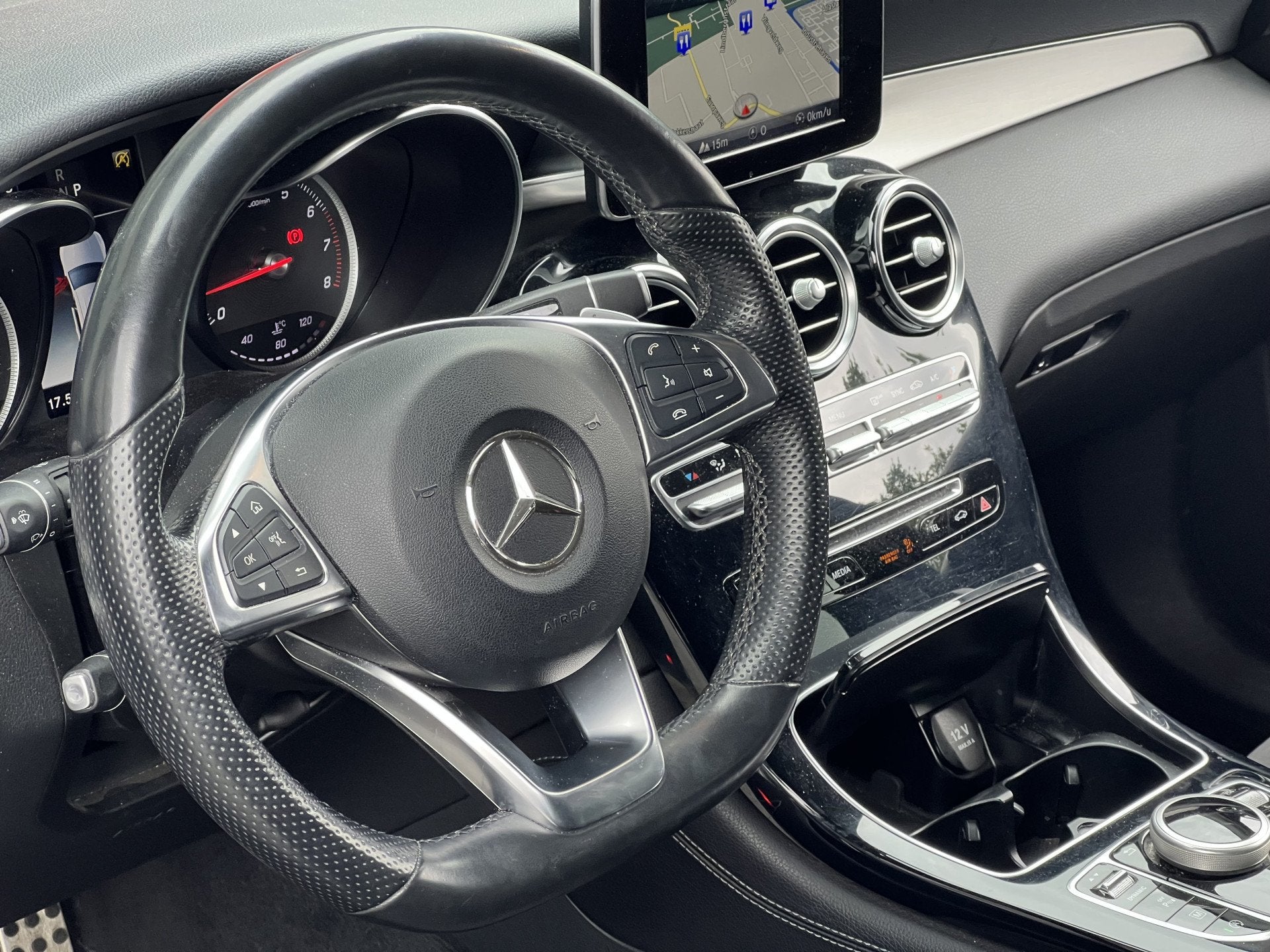 Mercedes-Benz GLC 250 4MATIC Premium Plus | Trekhaak | Camer, Auto's, Mercedes-Benz, Automaat, 15 km/l, Gebruikt, Euro 6