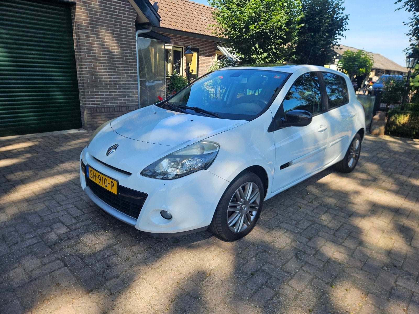 Renault Clio 1.2 TCE 5-DRS 2010 Wit, Auto's, Voorwielaandrijving, Euro 5, Zwart, 4 cilinders
