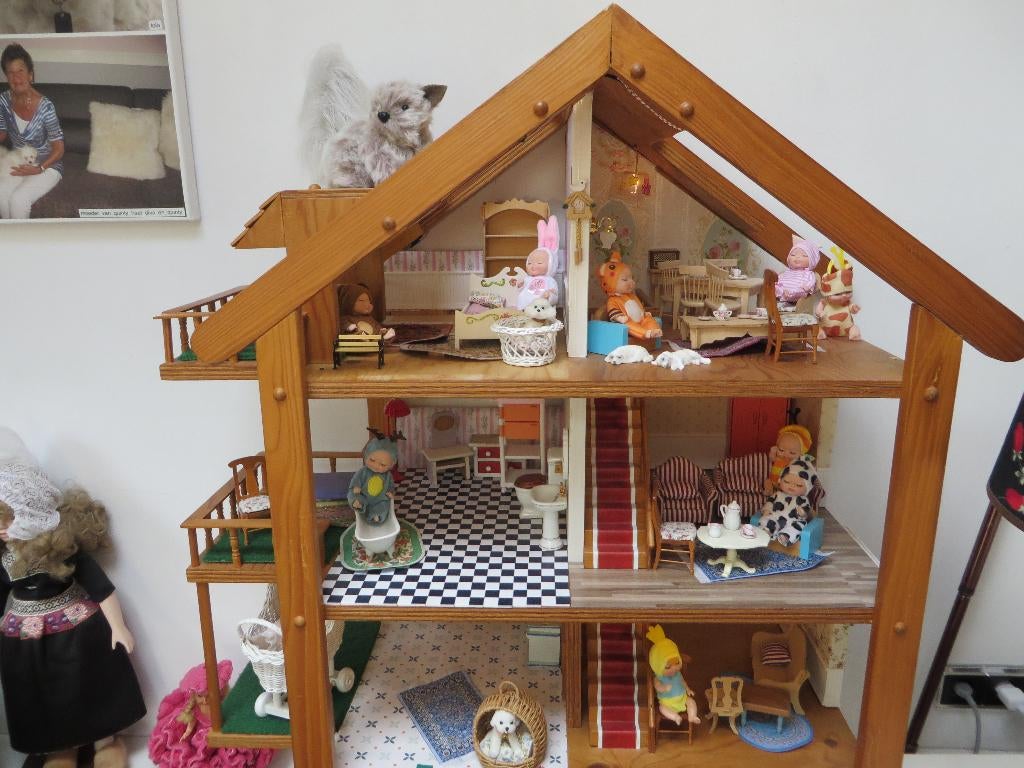 poppenhuis 79cm-b 44cm-d 81cm hoog, Ophalen, Gebruikt, Poppenhuis