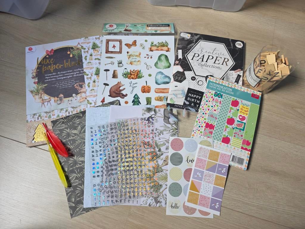 Knutselpakket met papier, stickers en houten letters, Ophalen of Verzenden, Nieuw
