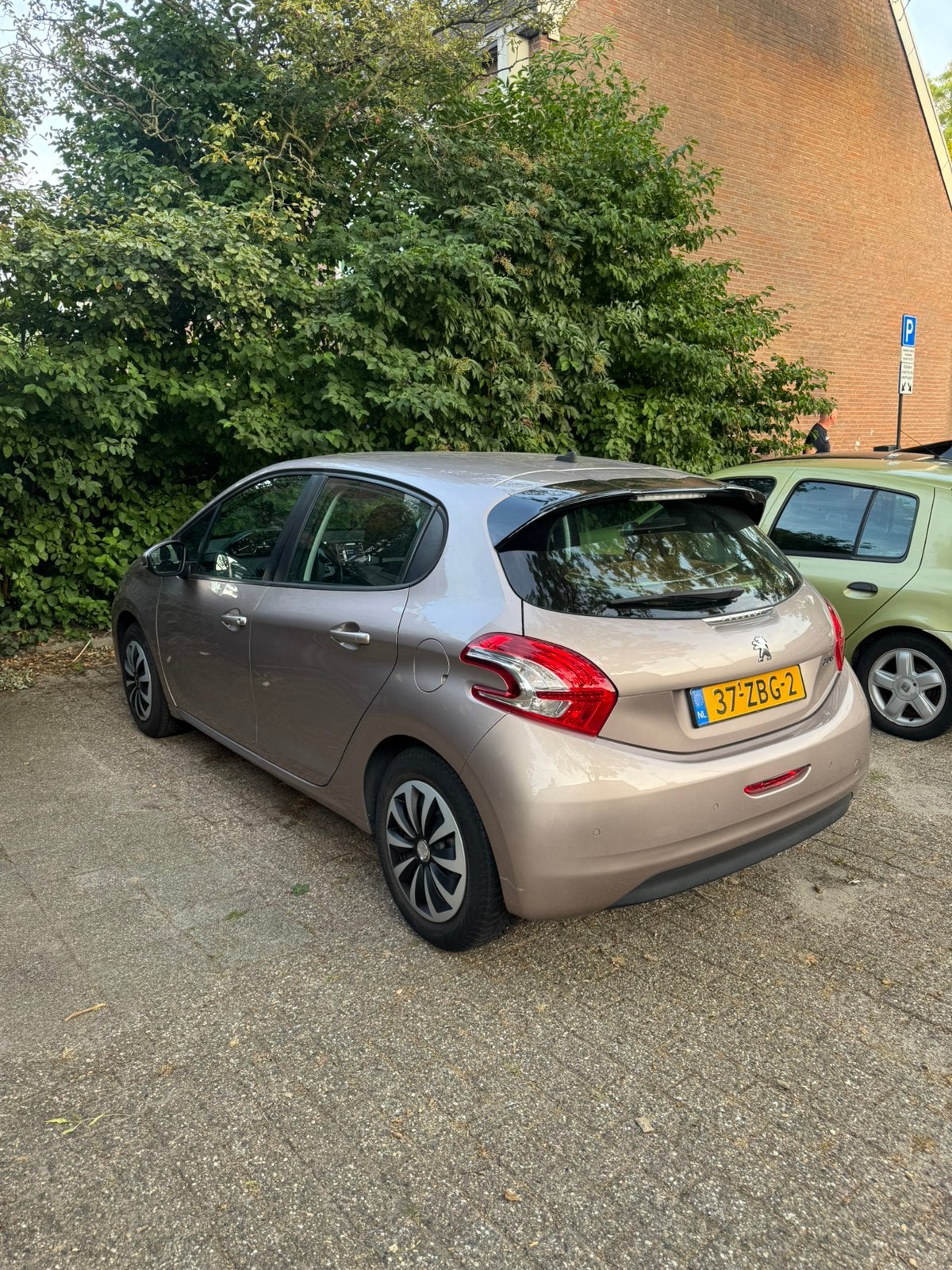 Peugeot 208 1.2 VTi 82PK 5D (102g) 2012 Grijs, Voorwielaandrijving, 31 €/maand, 1199 cc, Origineel Nederlands