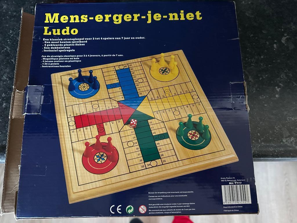 gezelschapspel mens erger je niet, Drie of vier spelers, Ophalen of Verzenden, Zo goed als nieuw