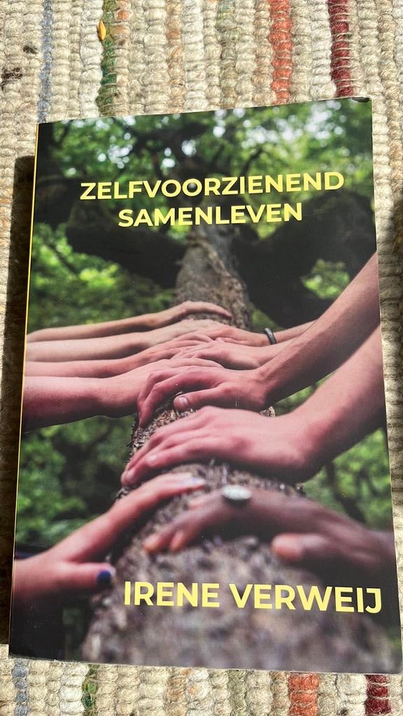 Irene Verweij - Zelfvoorzienend Samenleven, Boeken, Ophalen of Verzenden, Zo goed als nieuw, Irene Verweij