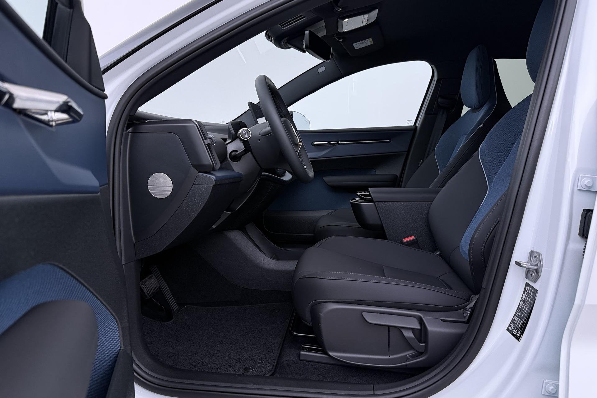 Volvo EX30 Single Motor Extended Range Plus 69 kWh | EVERLAS, Automaat, 476 km, Achterwielaandrijving, Gebruikt