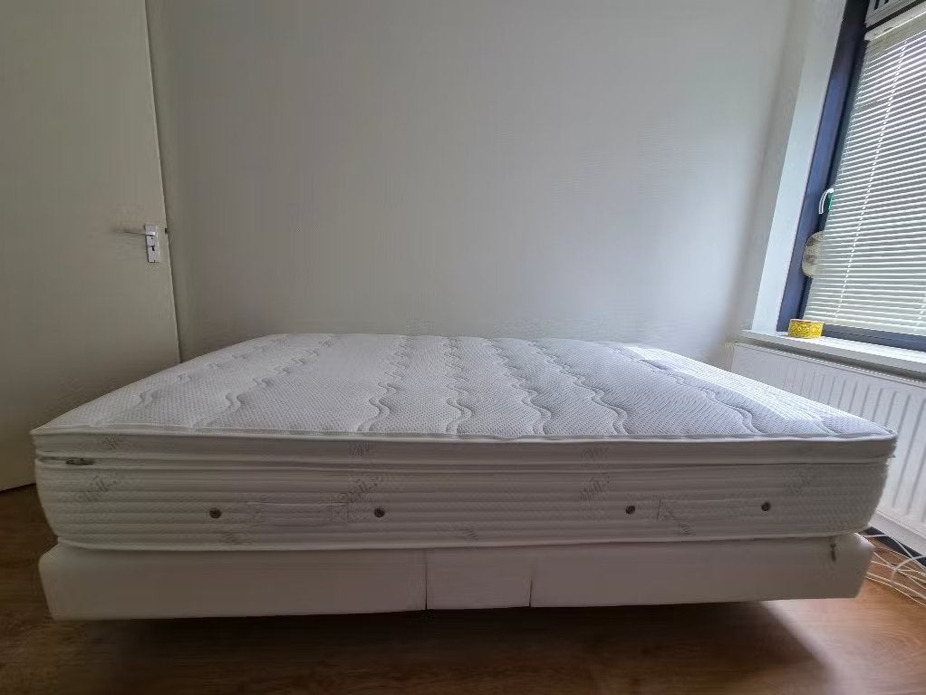 Mooi bijna niet gebruikt  1 persoons Well fair bed, Huis en Inrichting, Ophalen, Eenpersoons, Wit, Well fair
