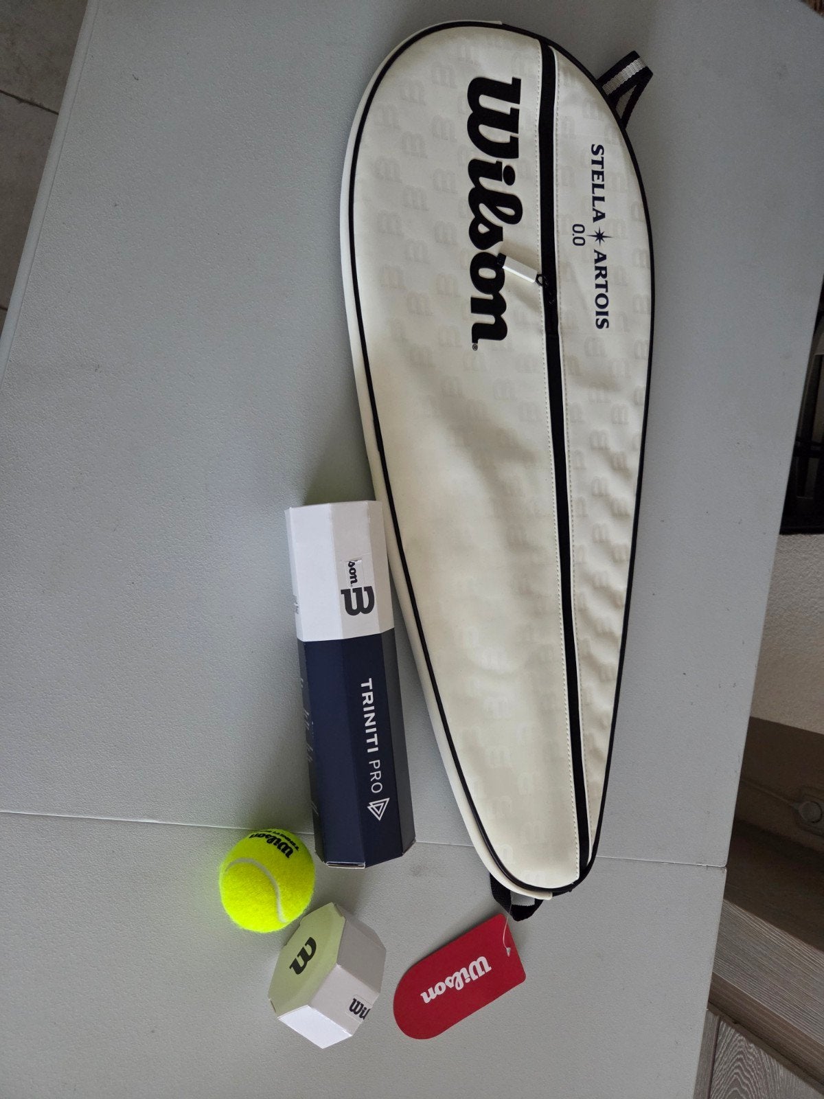 Nieuw Wilson Six One tennisracket met hoes en ballen, Ophalen