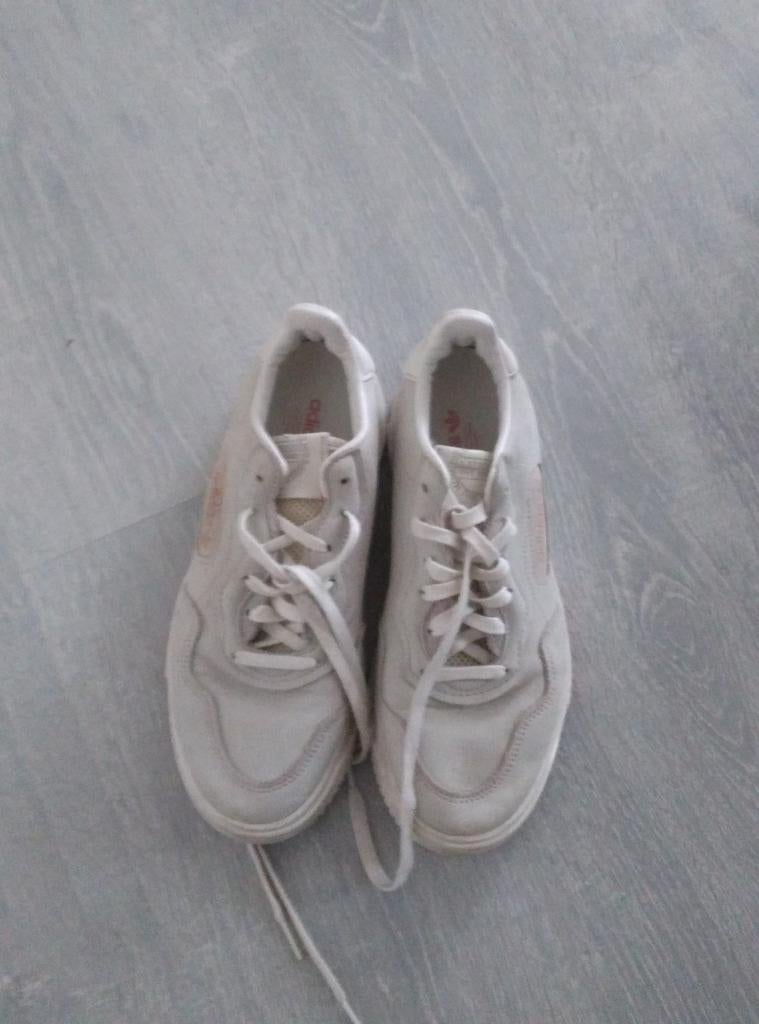 Adidas schoenen mt 39en half, Ophalen of Verzenden, Zo goed als nieuw, Sneakers of Gympen