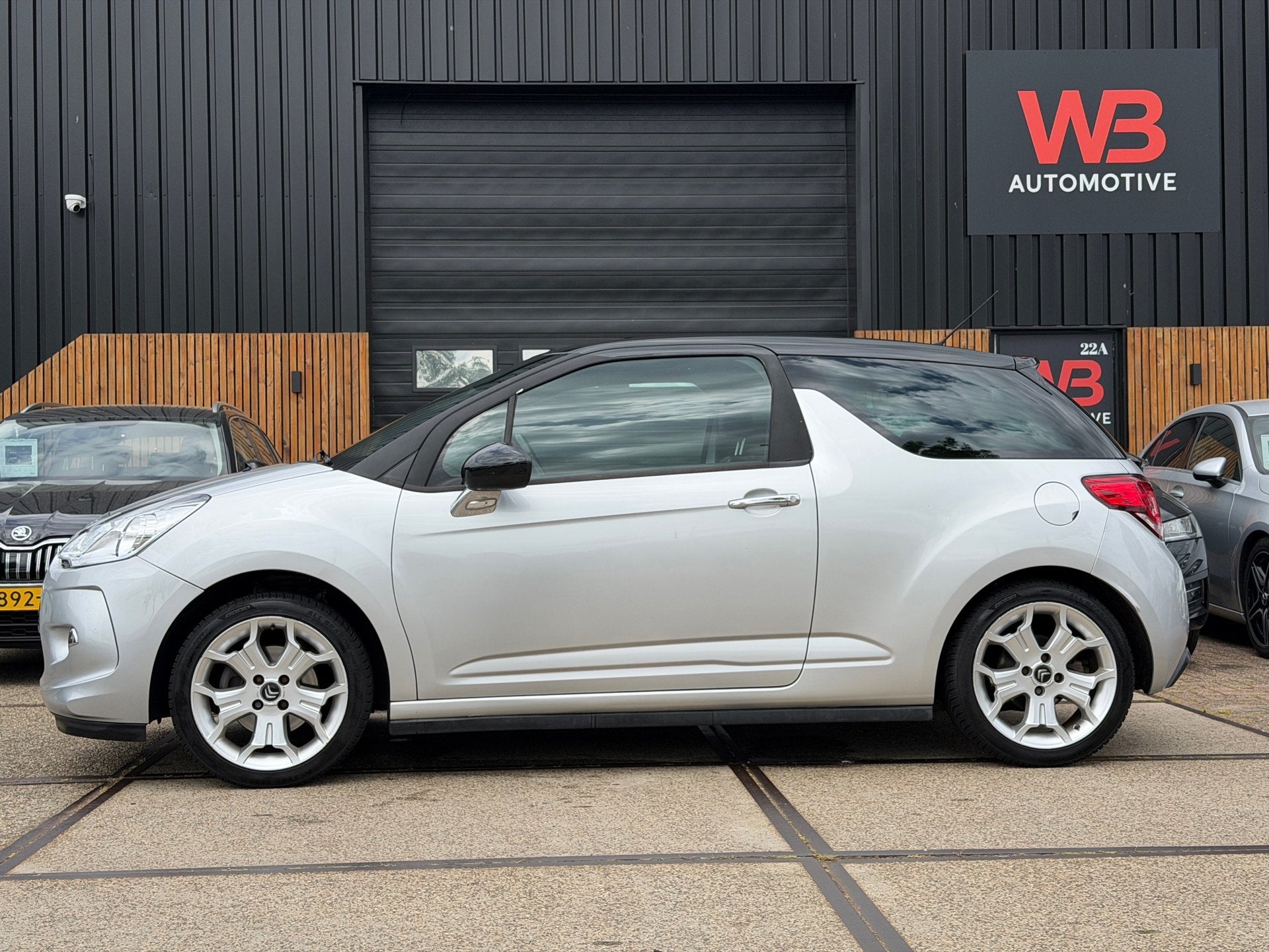Citroen DS3 1.6 So Chic PDC Clima Cruise Leder Stoelverwarmi, Voorwielaandrijving, Euro 5, Zwart, 4 cilinders