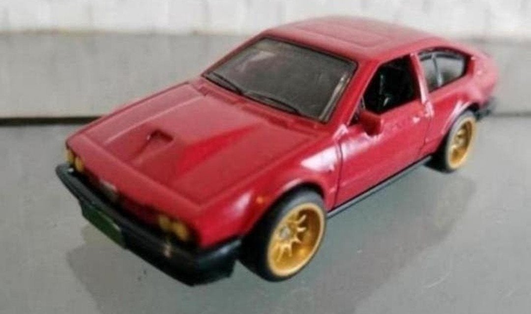 Unieke handmade ALFA ROMEO GTV, alfa rood gespoten,nwe velg, Hobby en Vrije tijd, Modelauto's | 1:50, Ophalen of Verzenden, Nieuw