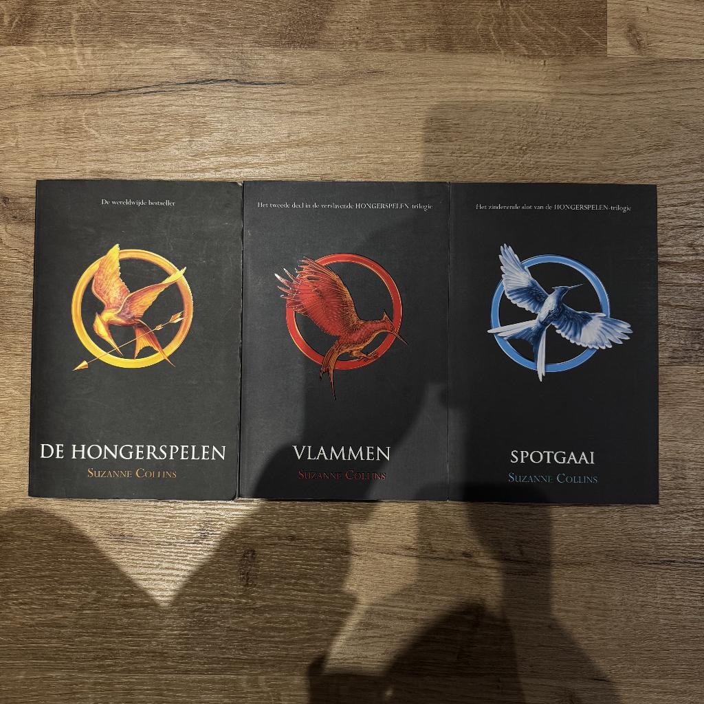 De Hongerspelen trilogie (paperback), Boeken, Fantasy, Zo goed als nieuw, Verzenden