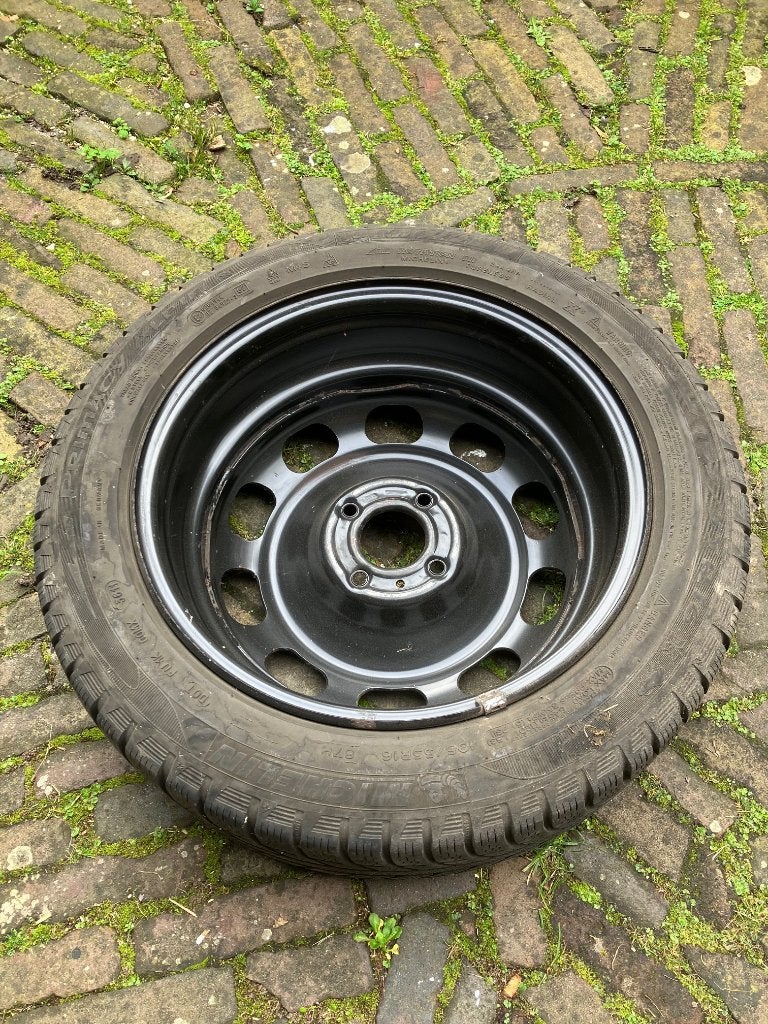 4x Winterbanden op stalen velg 195/55R16 voor Peugeot E 208, Auto-onderdelen, Ophalen, Gebruikt, 16 inch, Banden en Velgen
