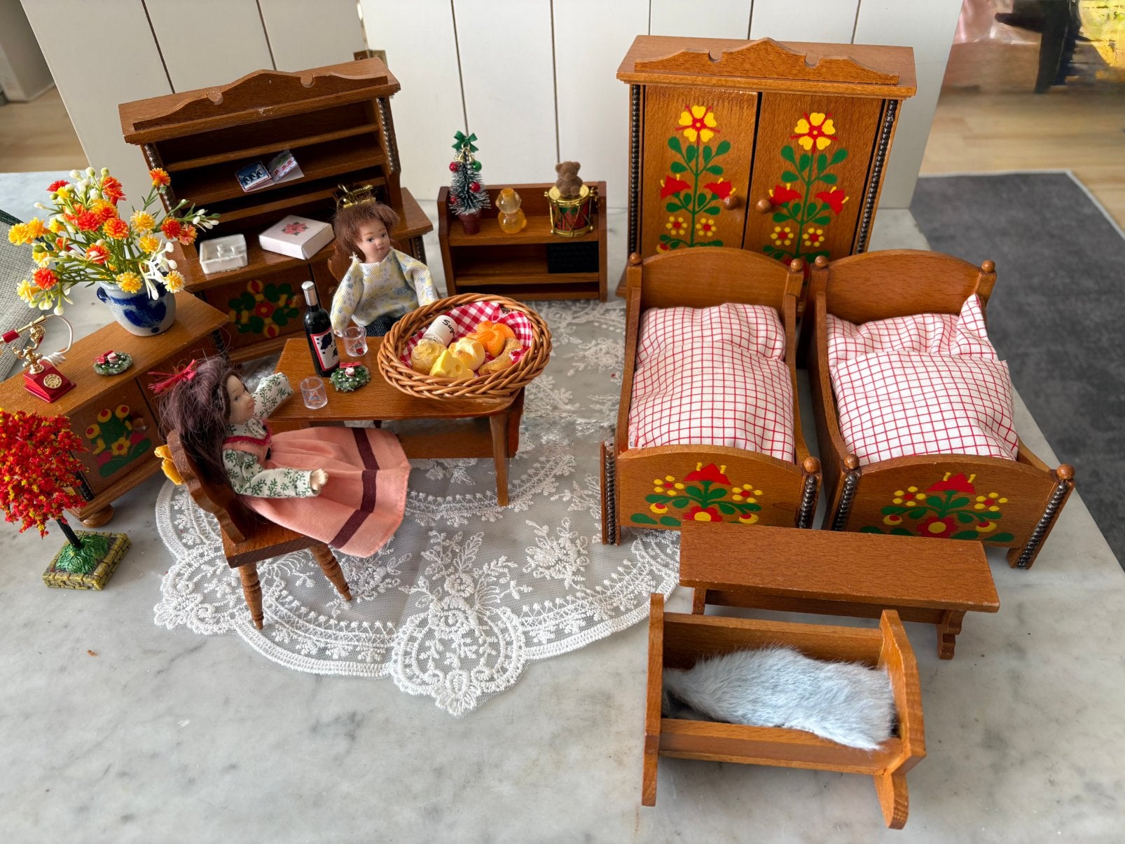 Prachtige, vintage poppenhuismeubeltjes met accessoires, Ophalen of Verzenden, Zo goed als nieuw, Poppenhuis