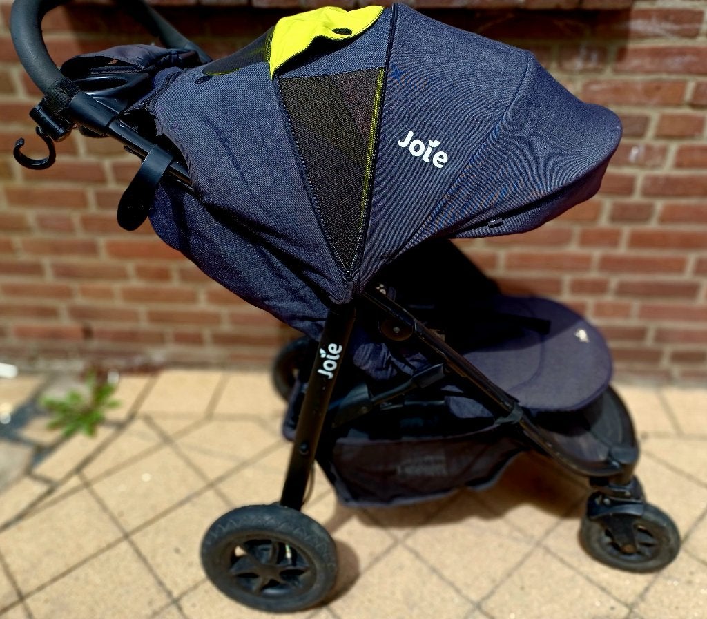 Buggy Joie met assecoires in nette staat., Kinderen en Baby's, Buggy's, Ophalen, Gebruikt, Verstelbare rugleuning