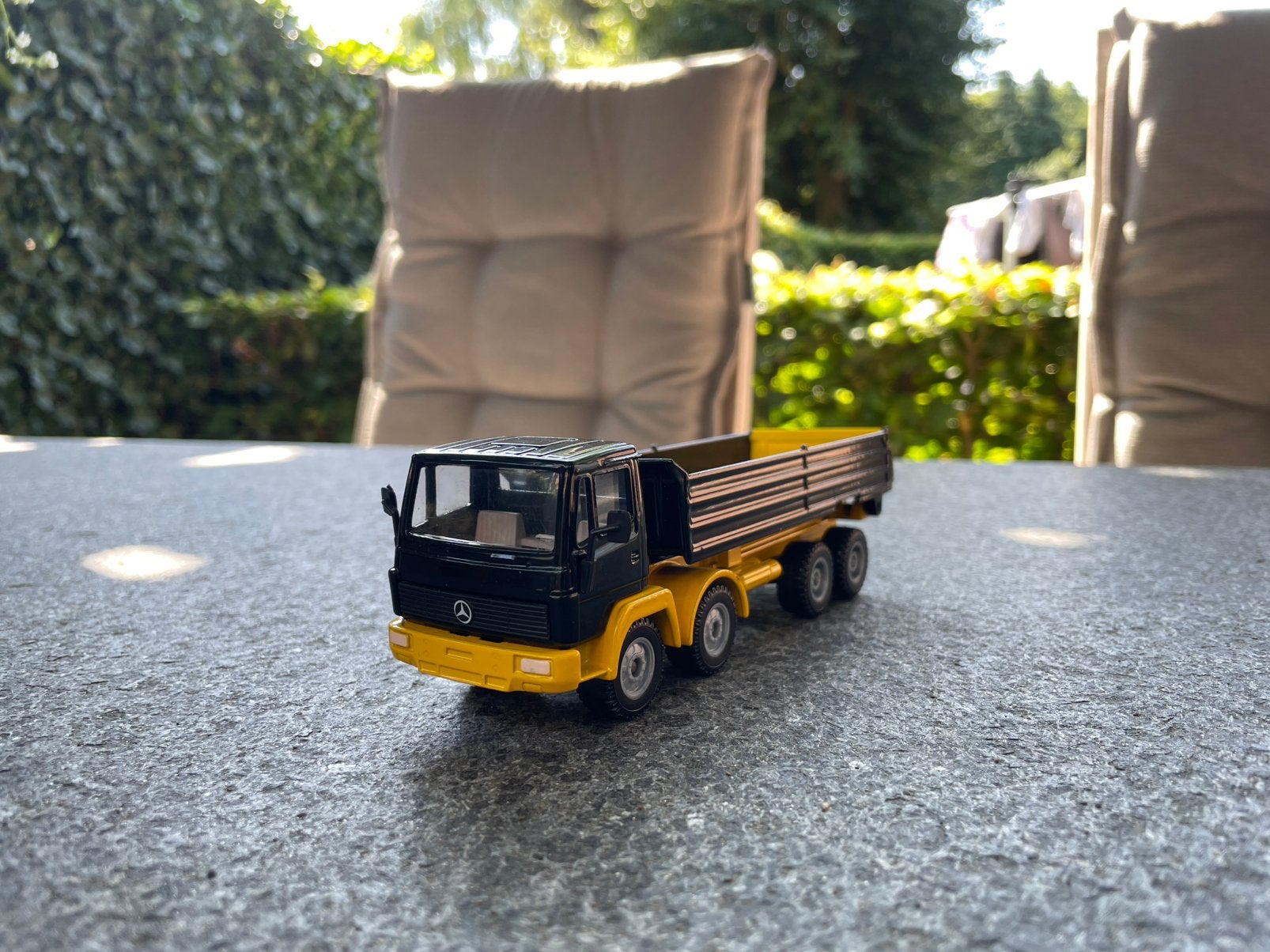 Siku 2616 - Mercedes LN2 kiepauto, Hobby en Vrije tijd, Modelauto's | 1:50, Ophalen of Verzenden, Nieuw, Bus of Vrachtwagen, SIKU