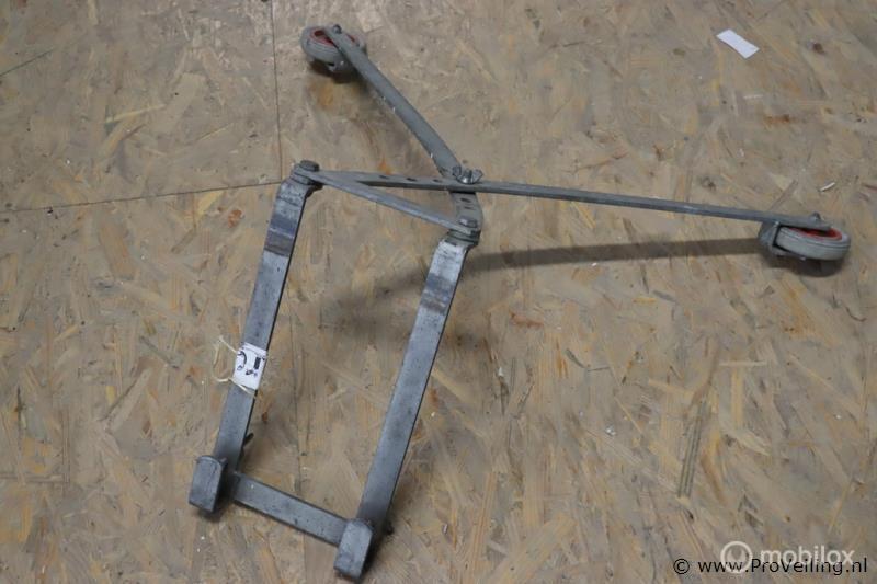 Online Veiling: Ladderafhouder met wielen, Gebruikt