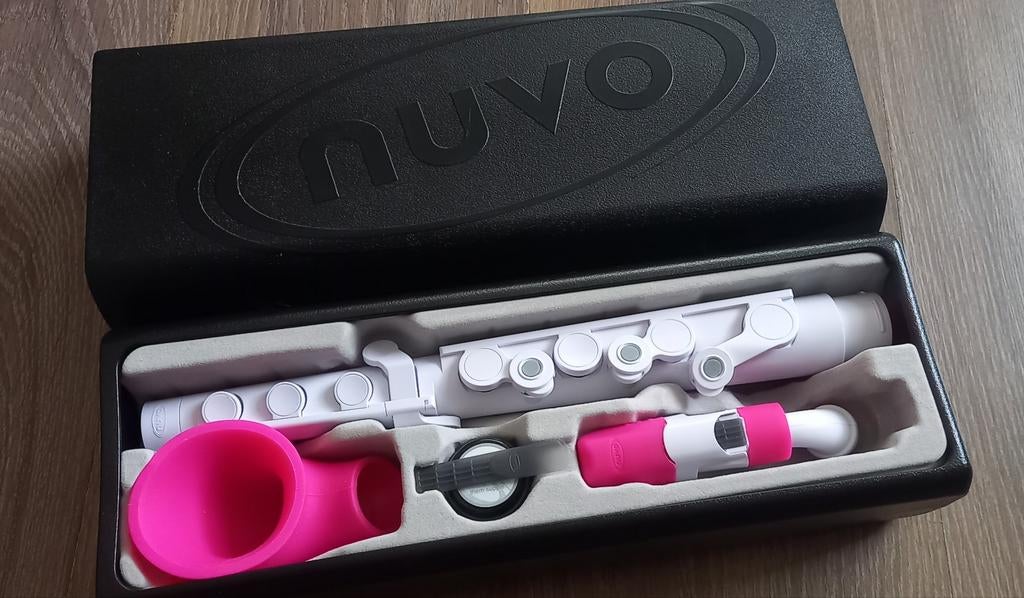 Nuvo Jsax wit met roze. Zgan, Ophalen, Zo goed als nieuw, Tenor, Met koffer