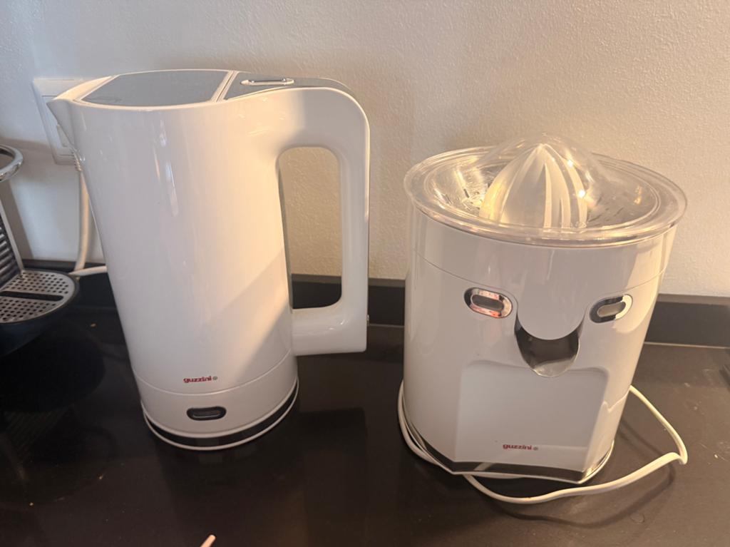 Guzzini citruspers en waterkoker, 1 tot 2 liter, Ophalen, Gebruikt, Draadloos