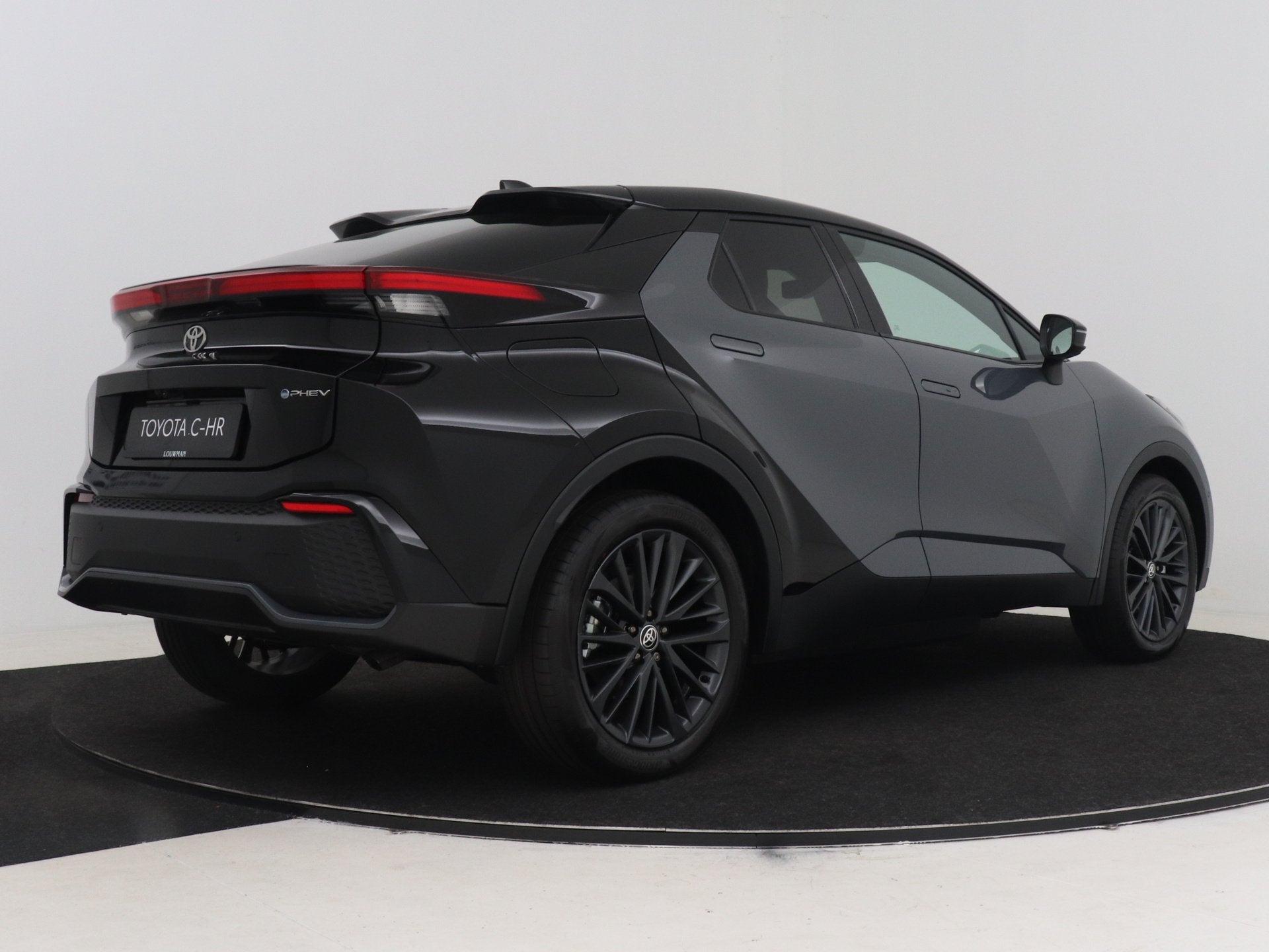 Toyota C-HR 2.0 Plug-in Hybrid 220 Premium (bj 2026), Auto's, 12 maanden, Zwart, 4 cilinders, 1650 kg
