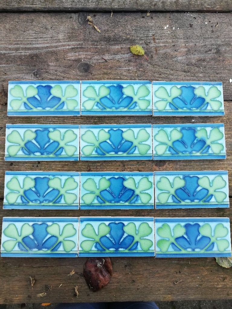 27 Antieke randtegels blauw groen decor in relief 7,5x15cm, Ophalen