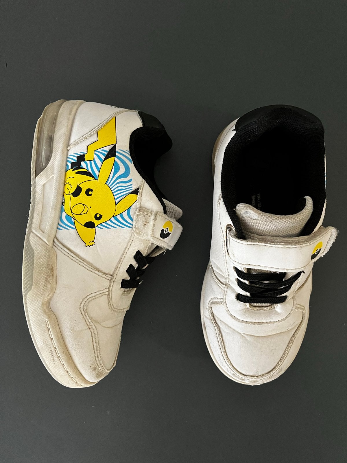 Pikachu sneakers maat 29 met lichtjes, Ophalen of Verzenden, Gebruikt, Jongen of Meisje, Schoenen