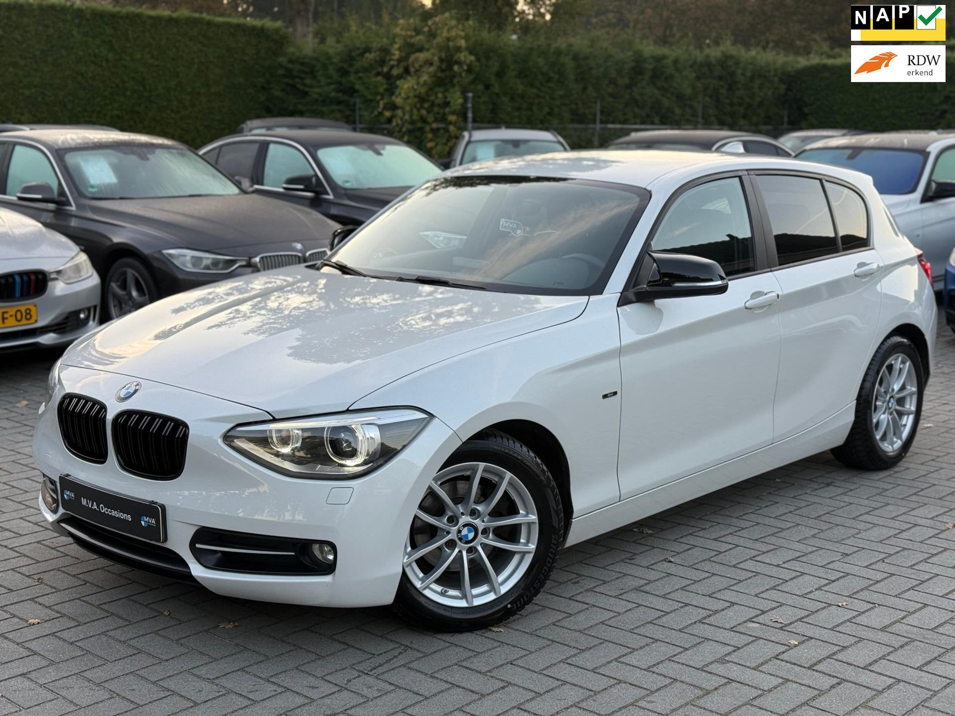BMW 1-serie 114i EDE Business Sport|Nieuwe Ketting + Klepsea, Auto's, 1-Serie, Gebruikt, 4 cilinders, Wit