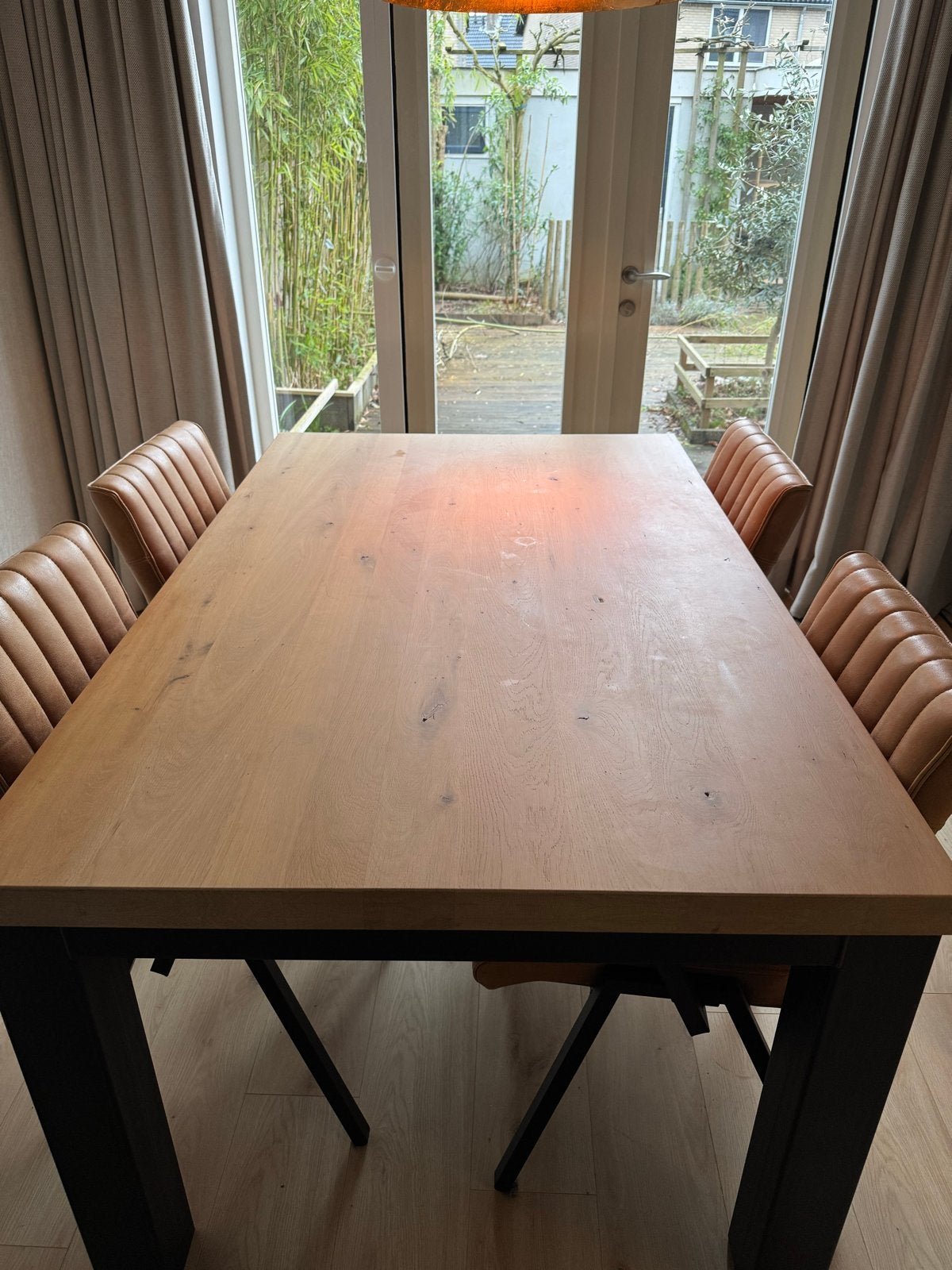 Robuuste eettafel met metalen onderstel en 4 stoelen, Ophalen, Gebruikt, 4 tot 6 stoelen