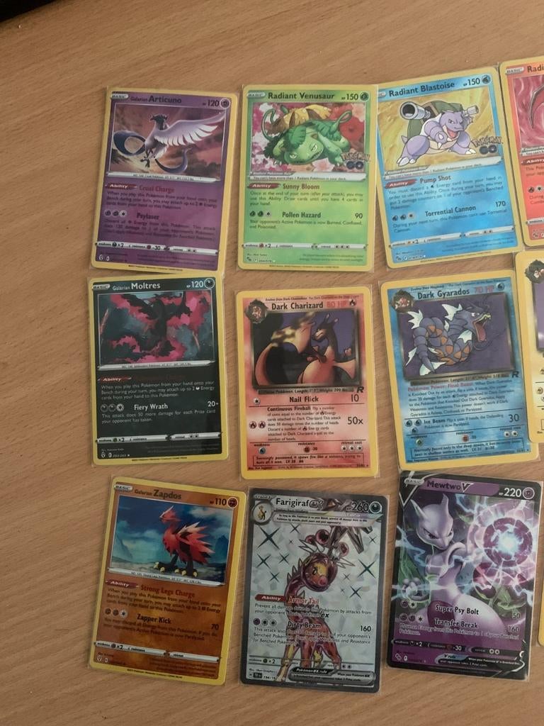 Dark charizard + meer, Hobby en Vrije tijd, Verzamelkaartspellen | Pokémon, Ophalen