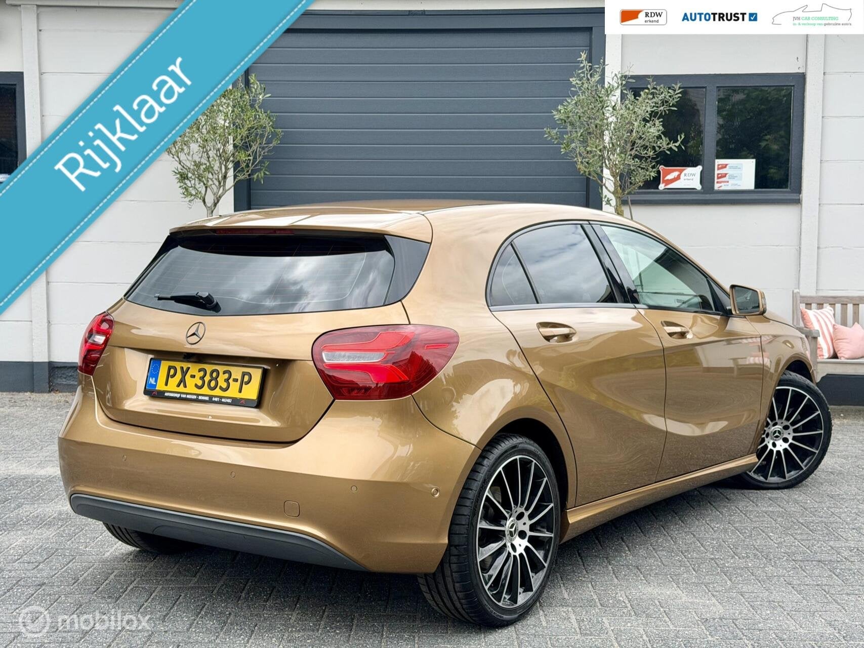 Mercedes A-klasse 180 Bus. Sol. AMG|RIJKLAAR|CAMERA|GARANTY!, Voorwielaandrijving, Gebruikt, Euro 6, Bruin