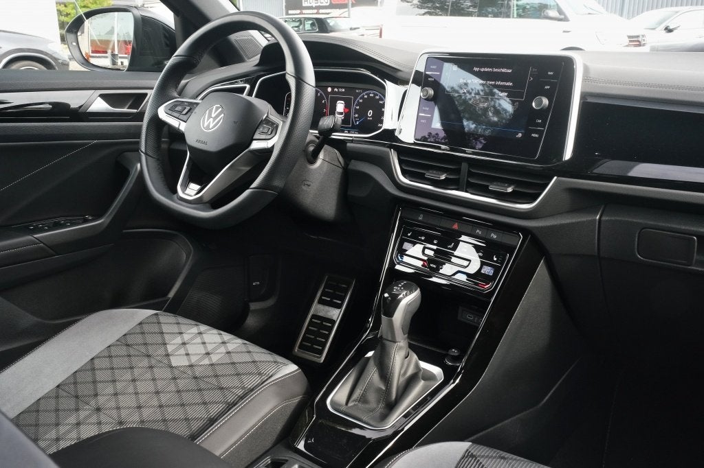 Volkswagen T-Roc 1.5 TSI R-Line (bj 2025, automaat), Automaat, Dealer onderhouden, 4 cilinders, 150 pk