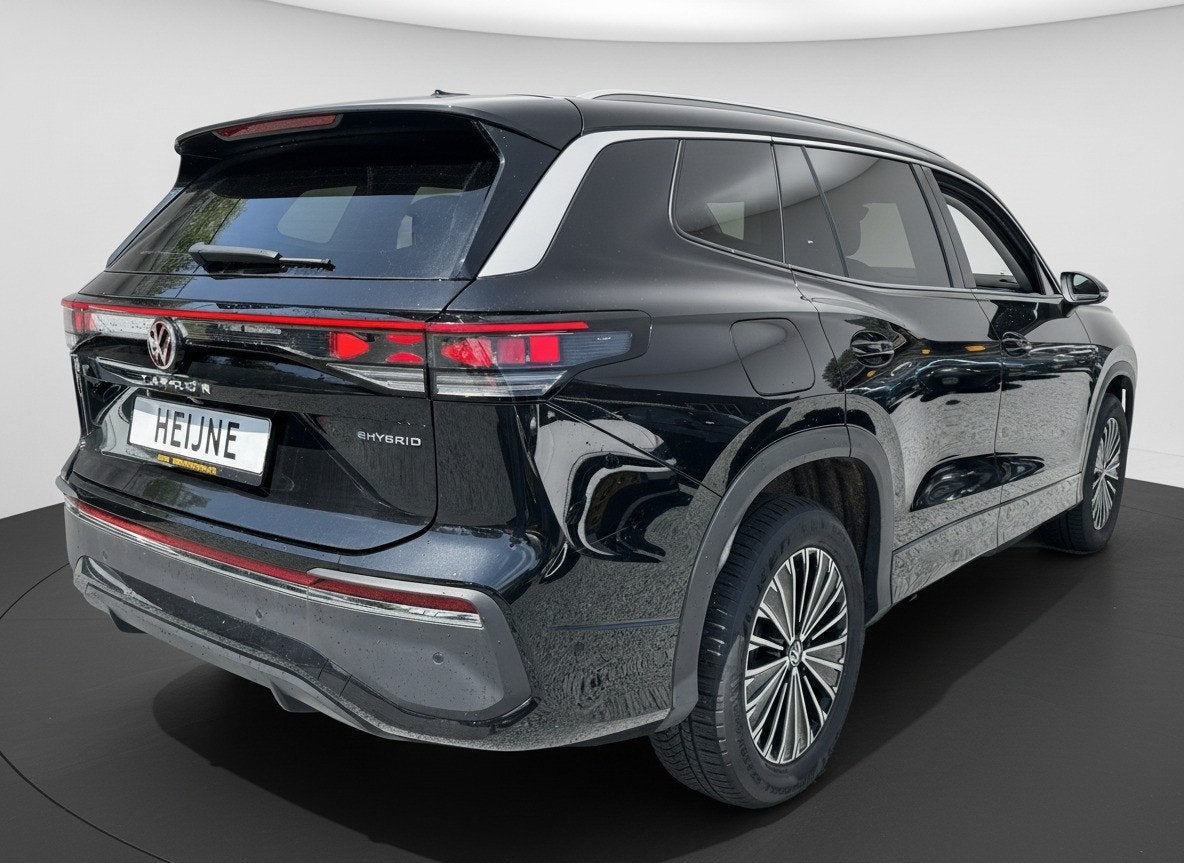 Volkswagen Tayron 1.5 eHybrid PHEV 204PK ELEGANCE 360CAMERA/, Auto's, 12 maanden, Zwart, 4 cilinders, Leder en Stof